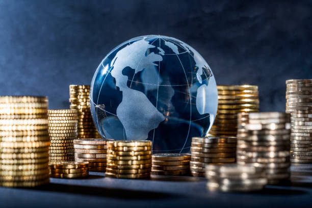tiền làm cho thế giới đi vòng quanh - world hình ảnh sẵn có, bức ảnh & hình ảnh trả phí bản quyền một lần